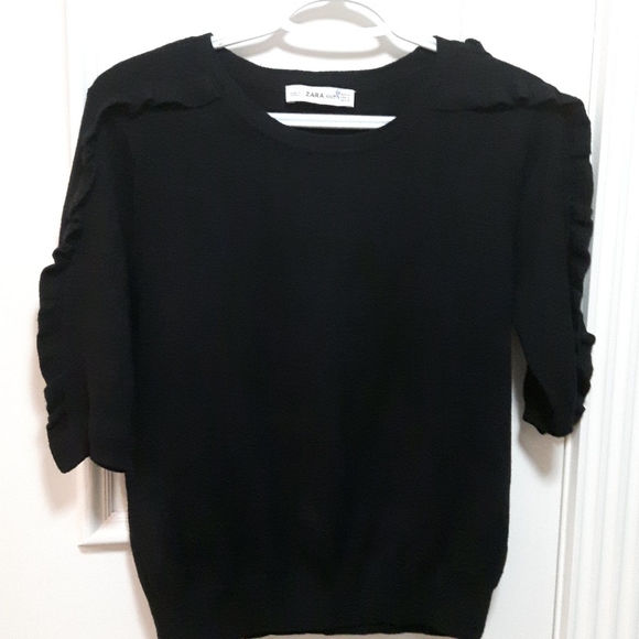 2 for 20! 🛍️ Black short sleeve knit with